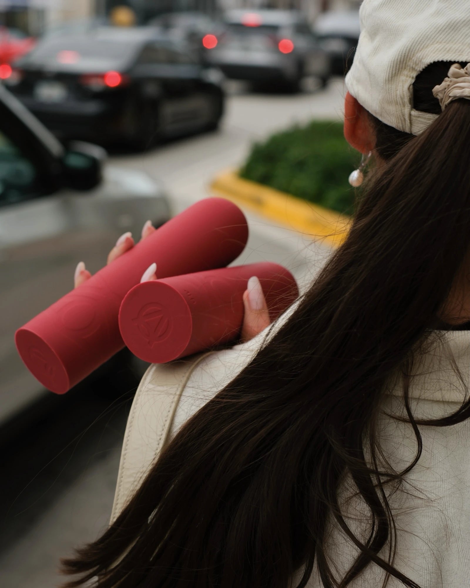 walking with two silicone dumbbells in red color on miami beach streets